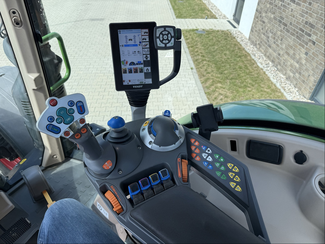 Fendt 724 Vario S4 - Farm tractor: picture 2 Fendt 724 Vario S4 - Farm tractor: picture 2