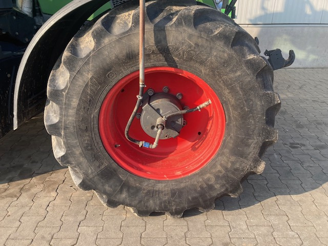 Farm tractor Fendt 724 Vario S4 Profi: picture 9