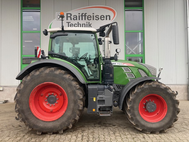 Farm tractor Fendt 724 Vario S4 Profi Plus: picture 12