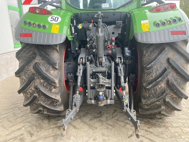 Farm tractor Fendt 724 Vario S4 Profi Plus: picture 10