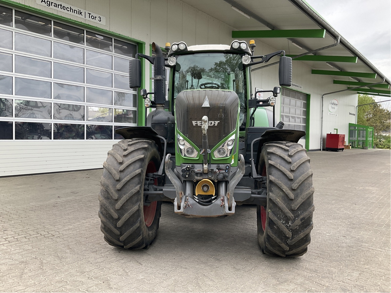 Farm tractor Fendt 826 Vario S4: picture 7