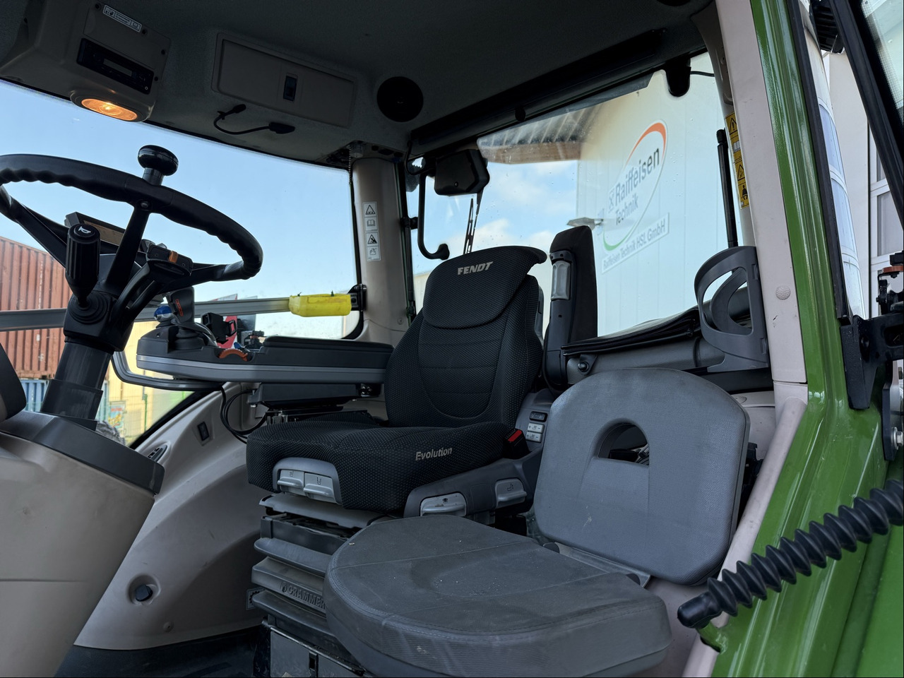 Fendt 828 Vario ProfiPlus Motor NEU - Farm tractor: picture 2 Fendt 828 Vario ProfiPlus Motor NEU - Farm tractor: picture 2