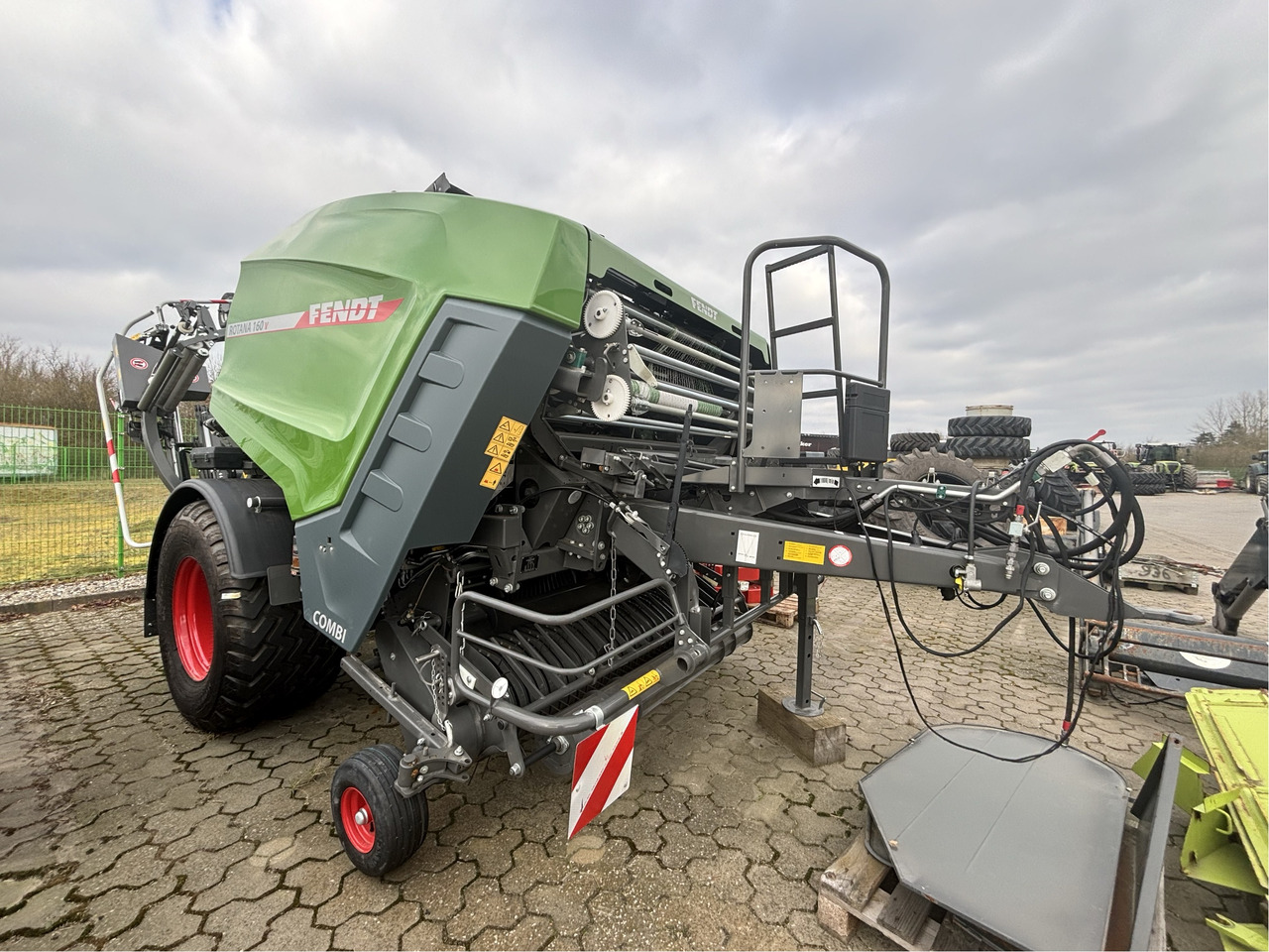 Fendt Rotana 160 V Combi - Hay and forage equipment: picture 1 Fendt Rotana 160 V Combi - Hay and forage equipment: picture 1