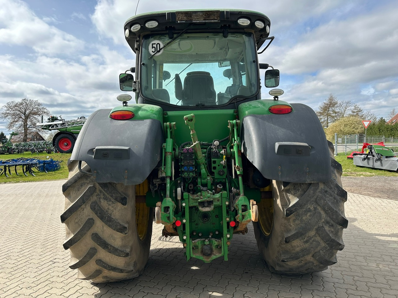 Farm tractor John Deere 7230R: picture 9