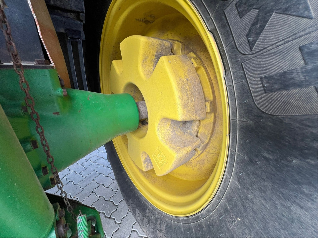 Farm tractor John Deere 7310 R: picture 6
