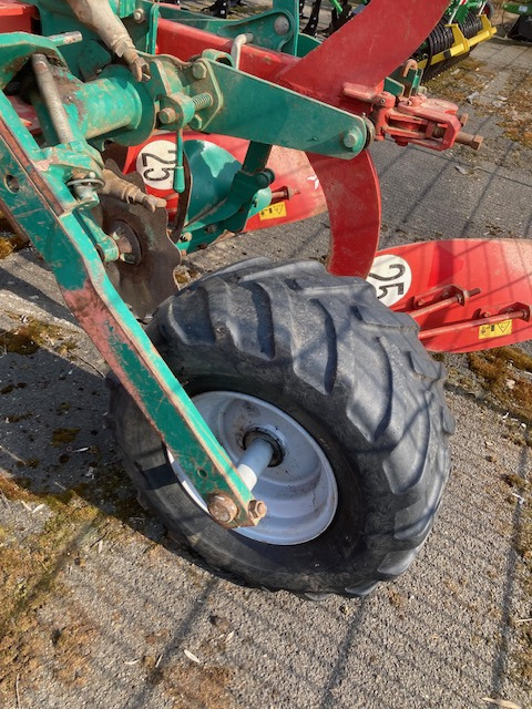 Kverneland EG 100/300/77RH - Plow: picture 2 Kverneland EG 100/300/77RH - Plow: picture 2