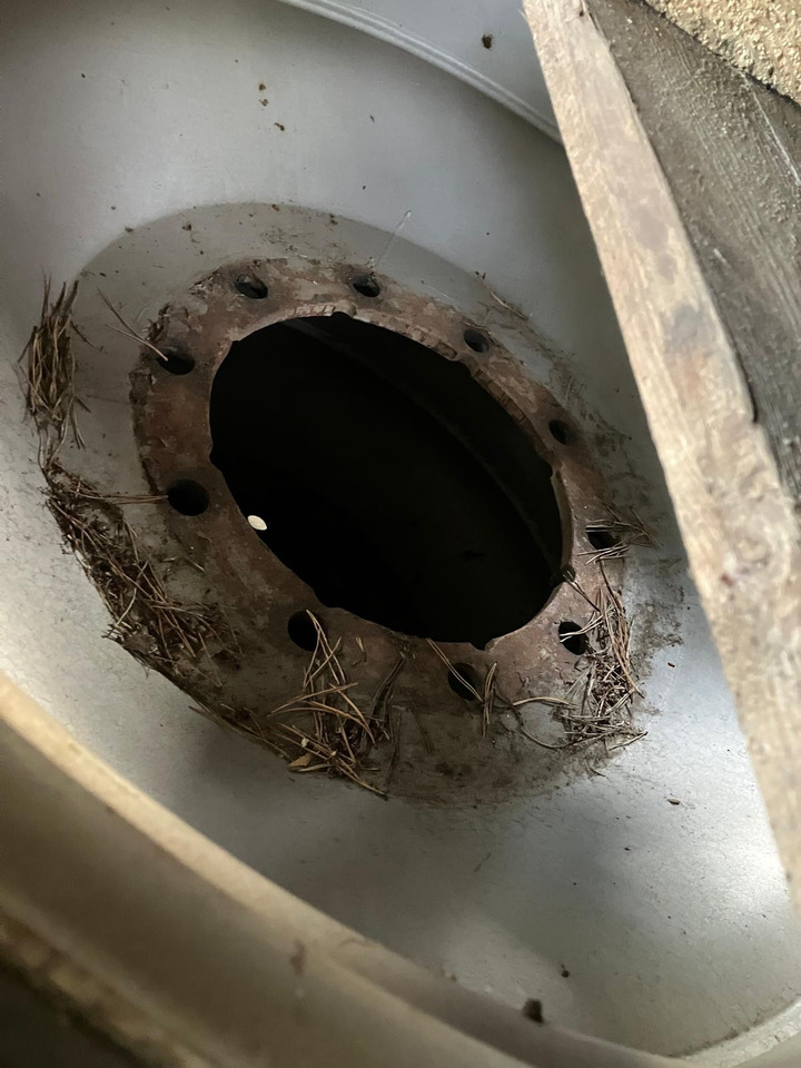 Massey Ferguson 340/95R48 320/95R32 Continental - Wheels and tires: picture 3 Massey Ferguson 340/95R48 320/95R32 Continental - Wheels and tires: picture 3