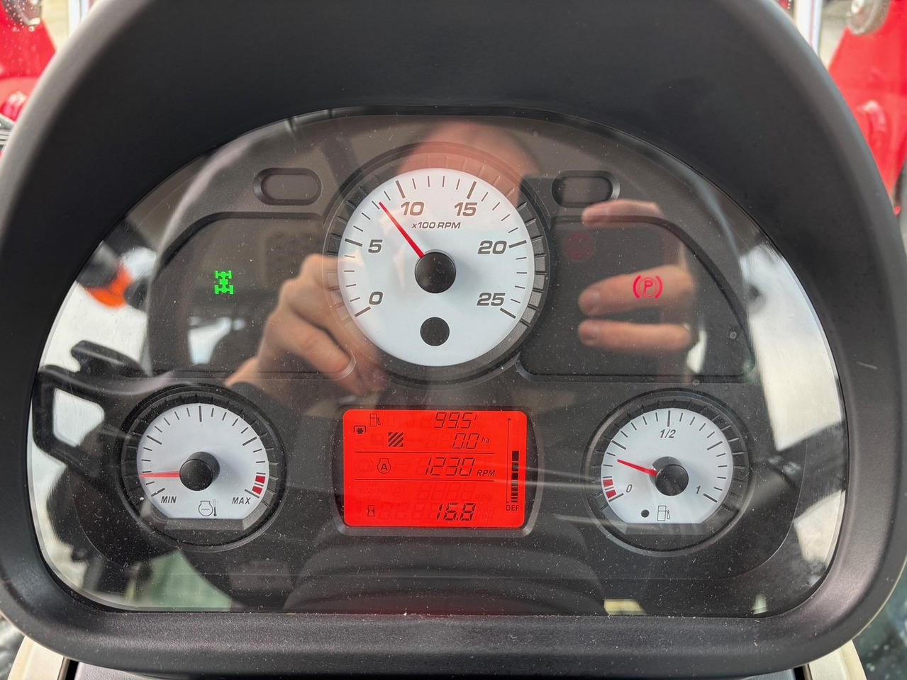 Massey Ferguson 4708 M Cab - Farm tractor: picture 2 Massey Ferguson 4708 M Cab - Farm tractor: picture 2