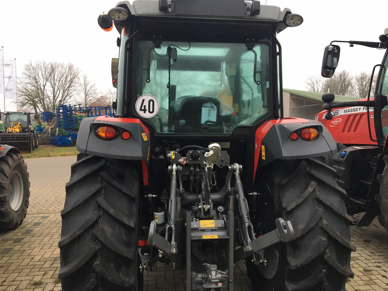 Massey Ferguson 5711 M Dyna-4 4WD Essent - Farm tractor: picture 5 Massey Ferguson 5711 M Dyna-4 4WD Essent - Farm tractor: picture 5