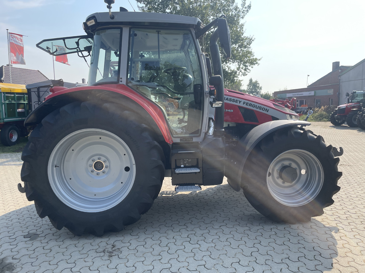 Massey Ferguson 5S.145 Dyna-6 Exclusive - Farm tractor: picture 2 Massey Ferguson 5S.145 Dyna-6 Exclusive - Farm tractor: picture 2