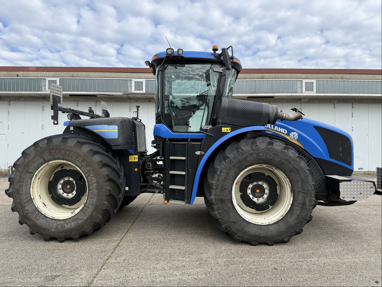 New Holland T9.560 - Farm tractor: picture 5 New Holland T9.560 - Farm tractor: picture 5