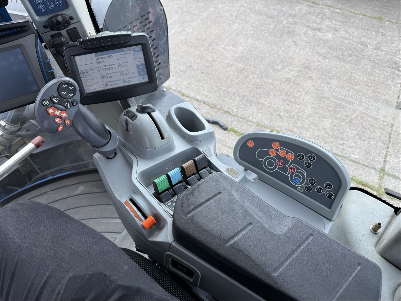 Farm tractor New Holland T9.560: picture 10