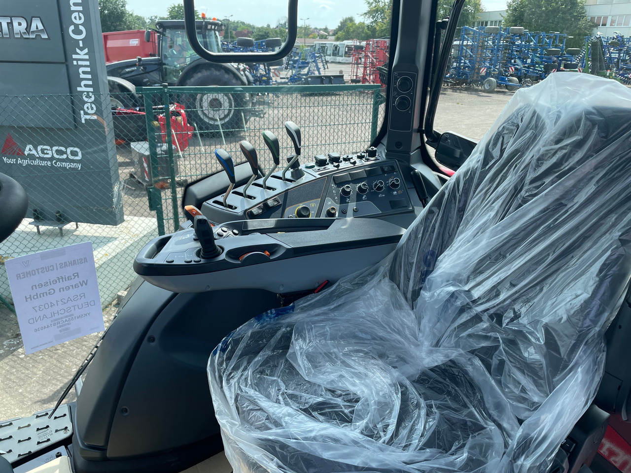 Valtra N155 EA 2B1 - Farm tractor: picture 2 Valtra N155 EA 2B1 - Farm tractor: picture 2