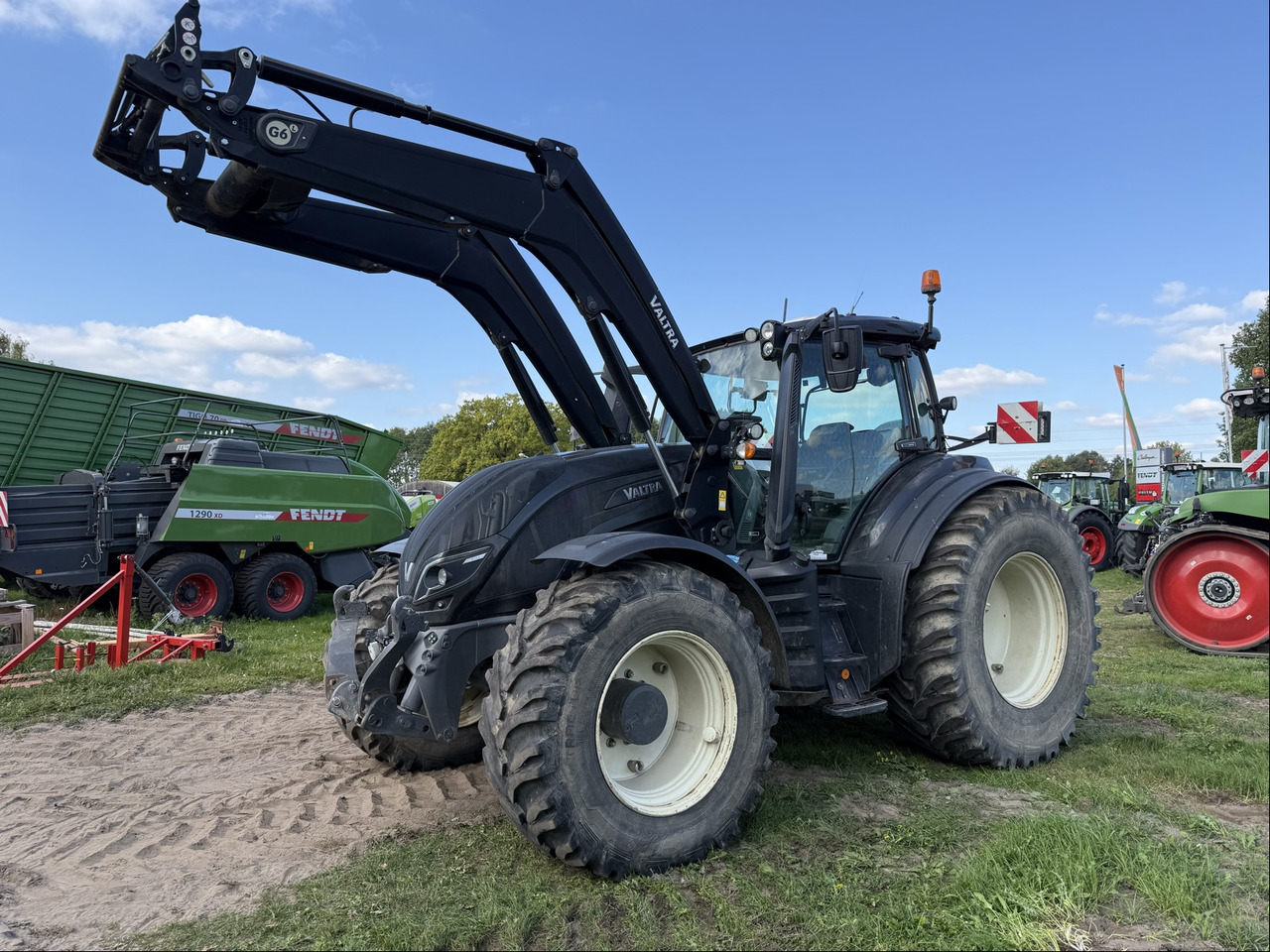 Valtra T 254 Versu - Farm tractor: picture 1 Valtra T 254 Versu - Farm tractor: picture 1