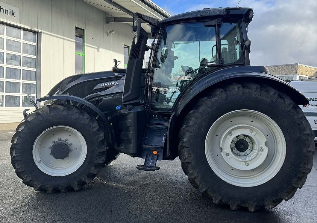 Valtra T195 V 2A1 - Farm tractor: picture 1 Valtra T195 V 2A1 - Farm tractor: picture 1