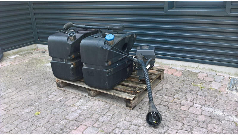 Iveco AdBlue - Muffler/ Exhaust system for Truck: picture 3 Iveco AdBlue - Muffler/ Exhaust system for Truck: picture 3
