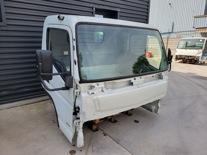 Mitsubishi Fuso "C" - Cab and interior for Truck: picture 5 Mitsubishi Fuso "C" - Cab and interior for Truck: picture 5
