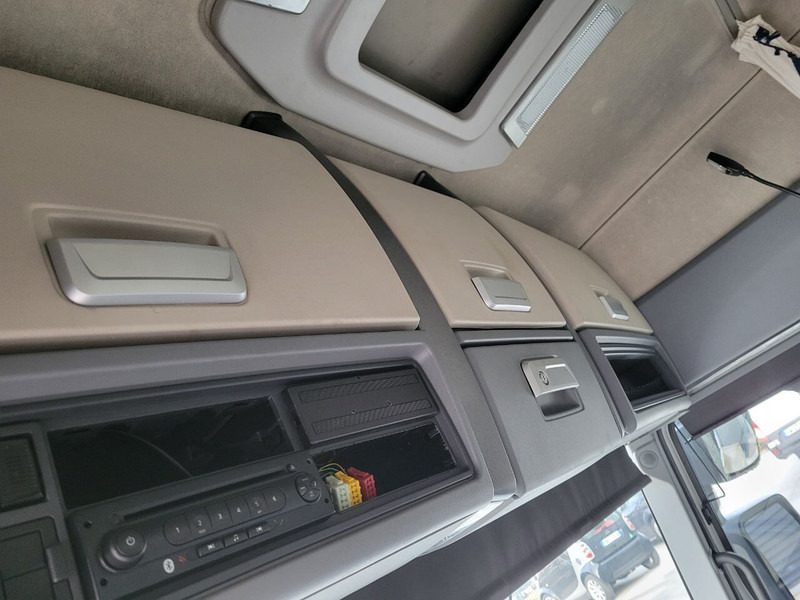 Cab and interior for Truck Renault T High / T-High: picture 9