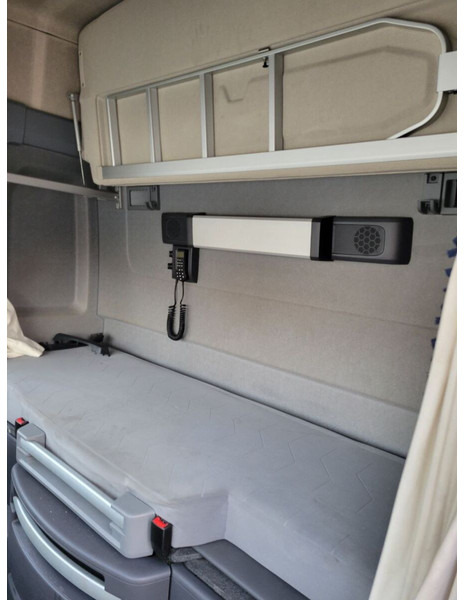 Cab and interior for Truck Renault T High / T-High: picture 10