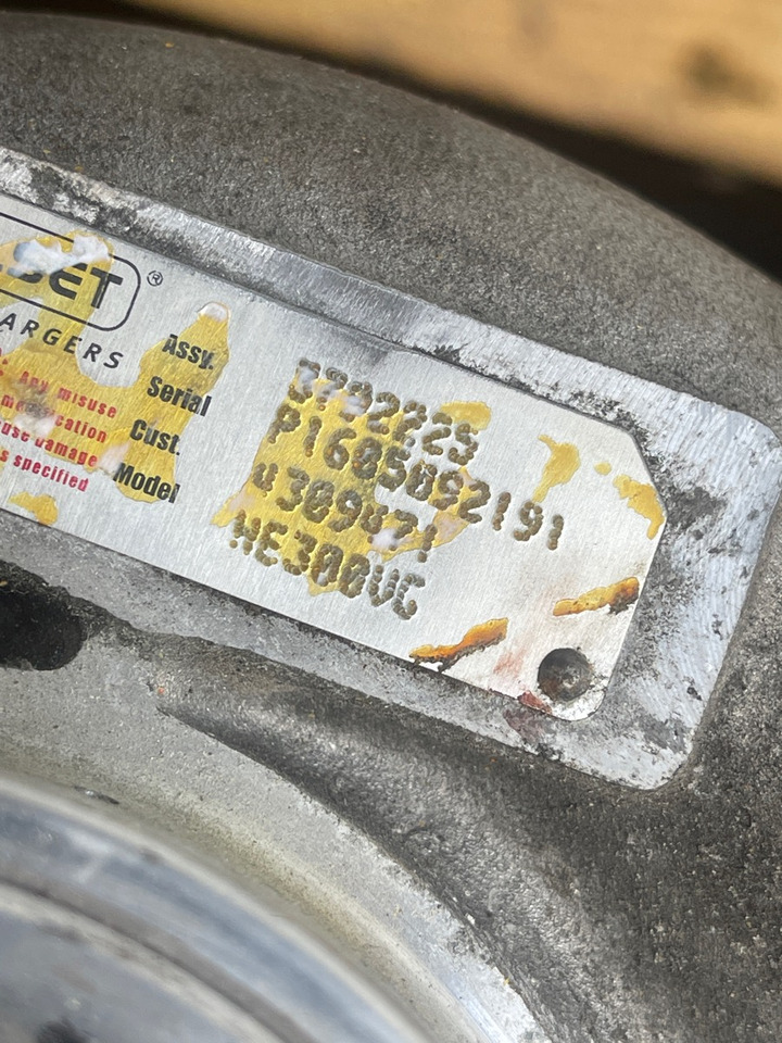 CUMMINGS TURBOCHARGER 3792225 - Engine and parts for Truck: picture 1 CUMMINGS TURBOCHARGER 3792225 - Engine and parts for Truck: picture 1