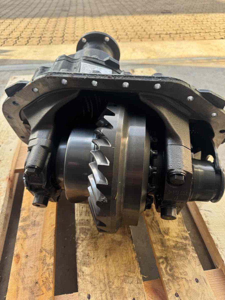 MAN DIFF HP-1352 - 6.824 // 81.35010-6195 - Differential gear for Truck: picture 1 MAN DIFF HP-1352 - 6.824 // 81.35010-6195 - Differential gear for Truck: picture 1