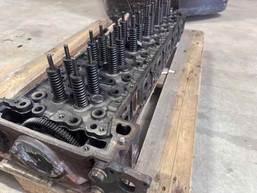 MERCEDES SETRA CYLINDERHEAD A4710102720 - Cylinder head for Bus: picture 2 MERCEDES SETRA CYLINDERHEAD A4710102720 - Cylinder head for Bus: picture 2