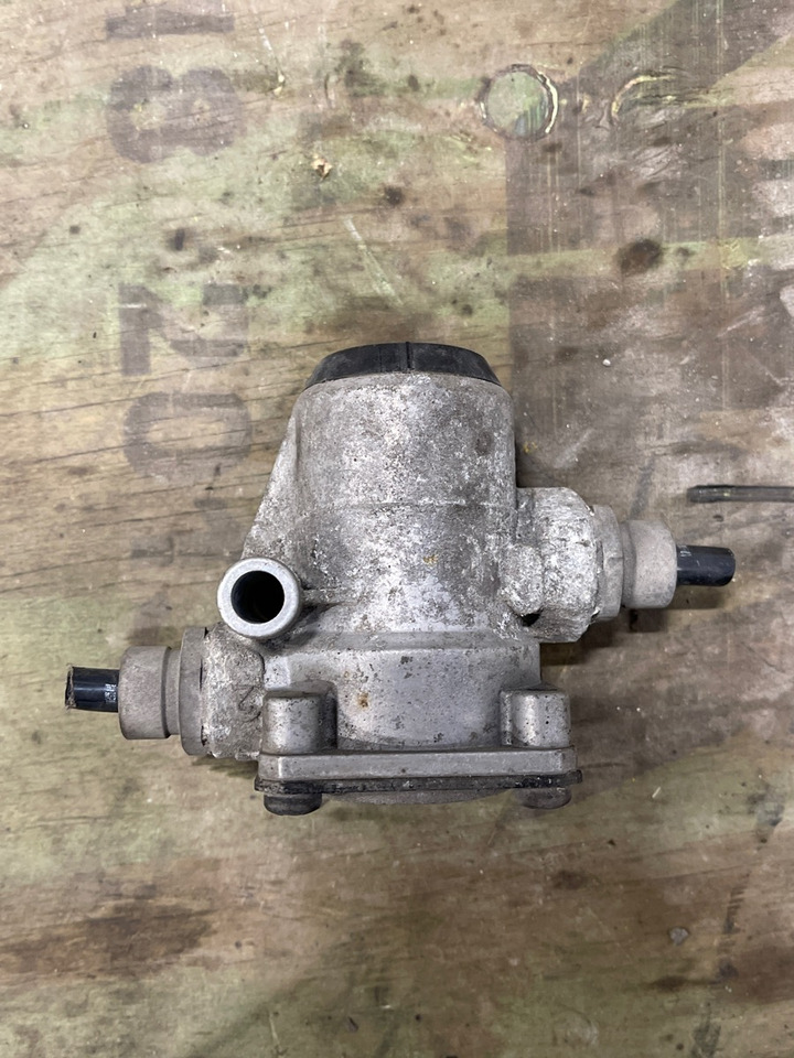 SCANIA 2205623 - Cylinder head for Truck: picture 1 SCANIA 2205623 - Cylinder head for Truck: picture 1
