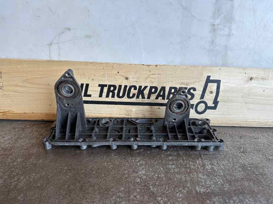 SCANIA OIL COOLER COVER 1919690 - Engine and parts for Truck: picture 1 SCANIA OIL COOLER COVER 1919690 - Engine and parts for Truck: picture 1