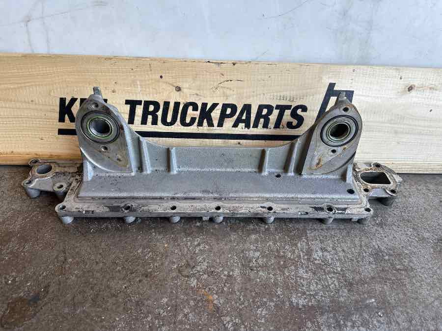 SCANIA OIL COOLER COVER 2107081 - Engine and parts for Truck: picture 2 SCANIA OIL COOLER COVER 2107081 - Engine and parts for Truck: picture 2