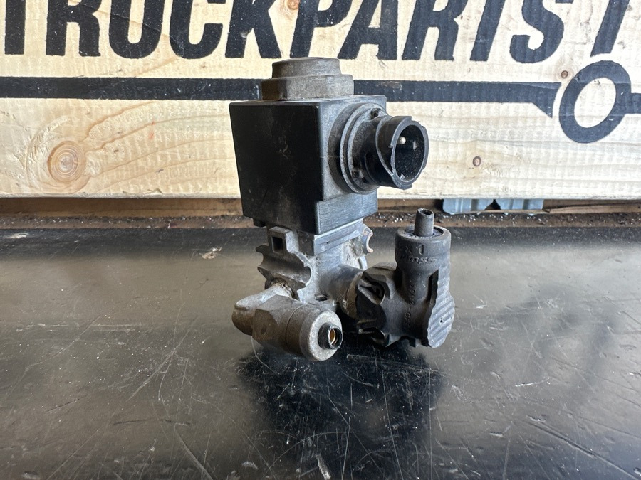 SCANIA VALVE 2038655 - Electrical system for Truck: picture 1 SCANIA VALVE 2038655 - Electrical system for Truck: picture 1