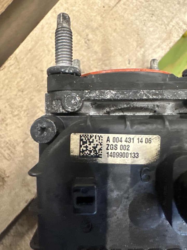 SETRA / MERCEDES BRAKE VALVE A0044314906 - Brake valve for Bus: picture 2 SETRA / MERCEDES BRAKE VALVE A0044314906 - Brake valve for Bus: picture 2