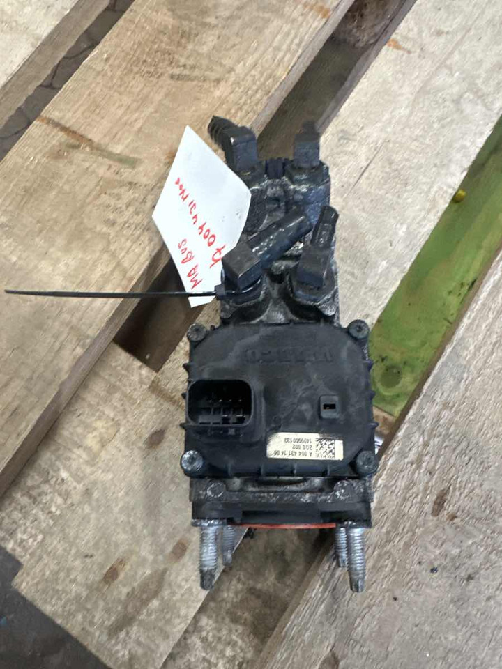 SETRA / MERCEDES BRAKE VALVE A0044314906 - Brake valve for Bus: picture 1 SETRA / MERCEDES BRAKE VALVE A0044314906 - Brake valve for Bus: picture 1