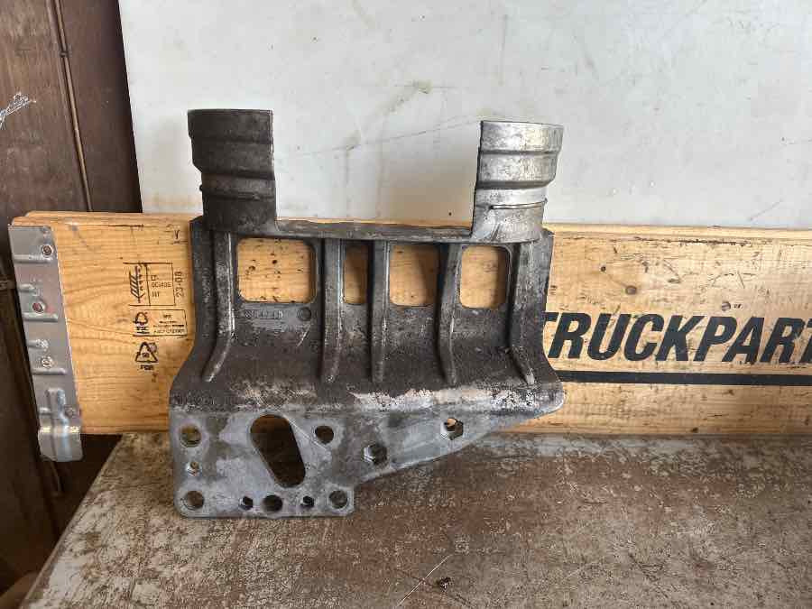 VOLVO BRACKET 23654741 - Frame/ Chassis for Truck: picture 1 VOLVO BRACKET 23654741 - Frame/ Chassis for Truck: picture 1