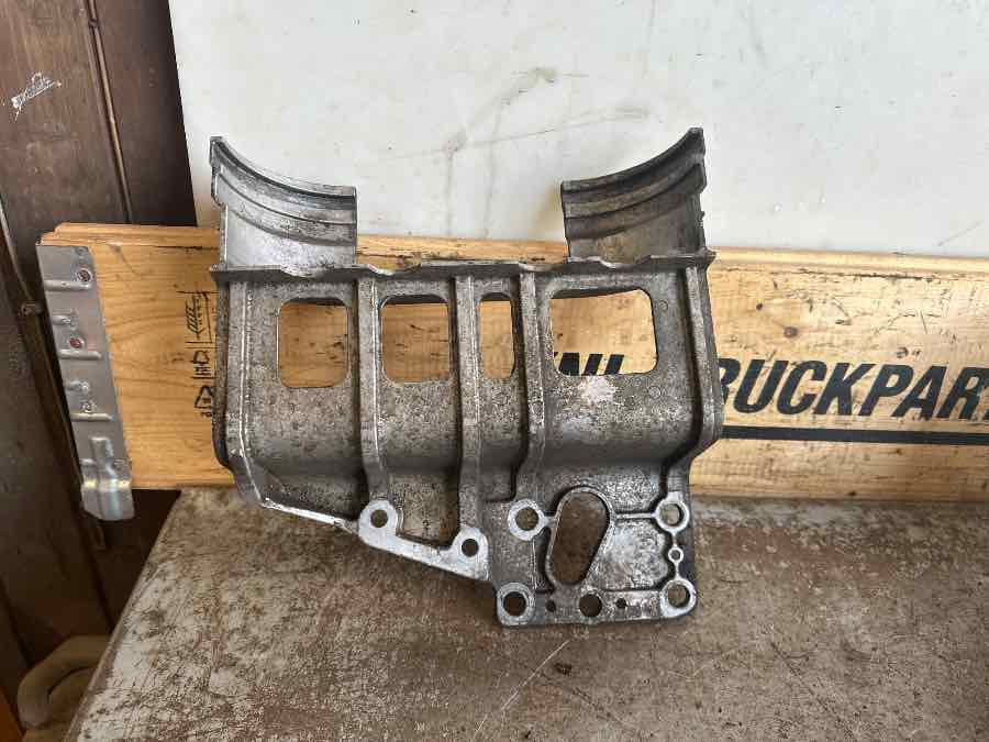 VOLVO BRACKET 23654741 - Frame/ Chassis for Truck: picture 2 VOLVO BRACKET 23654741 - Frame/ Chassis for Truck: picture 2