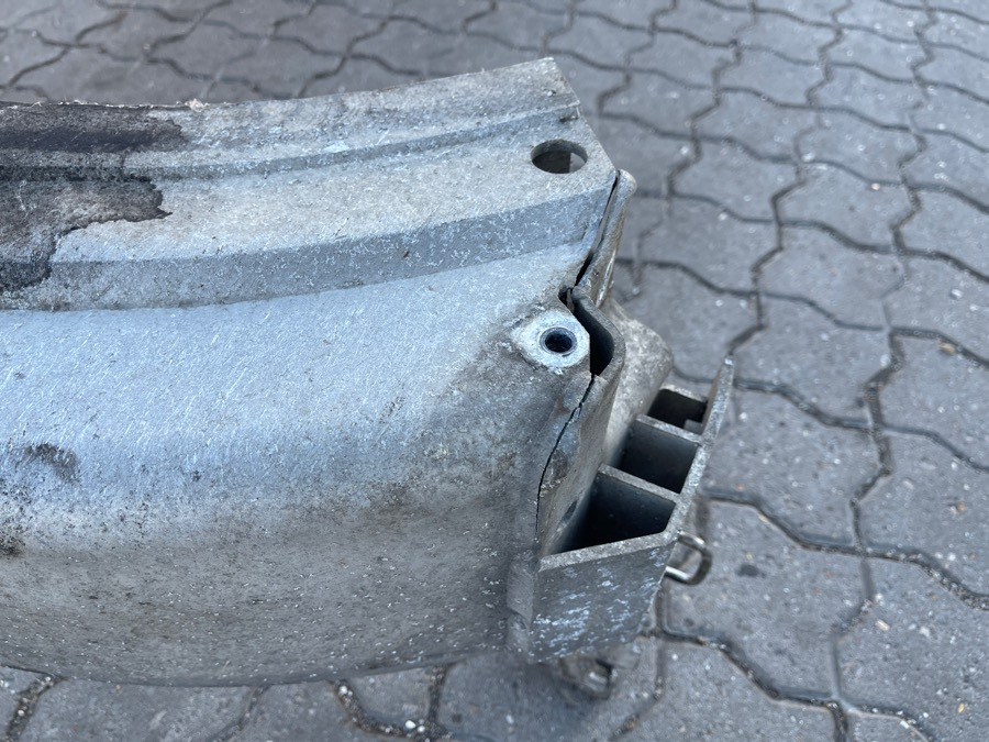VOLVO BUMPER 84210166 - Body and exterior for Truck: picture 5 VOLVO BUMPER 84210166 - Body and exterior for Truck: picture 5