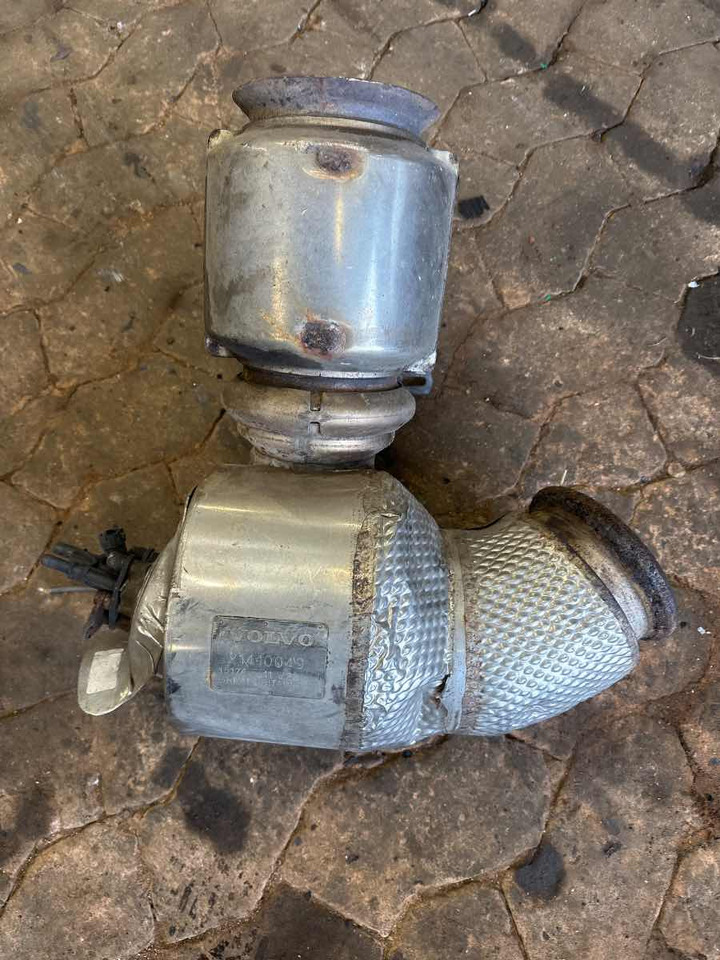 VOLVO EXHAUST 21410049 + 21190163 - Muffler/ Exhaust system for Truck: picture 1 VOLVO EXHAUST 21410049 + 21190163 - Muffler/ Exhaust system for Truck: picture 1