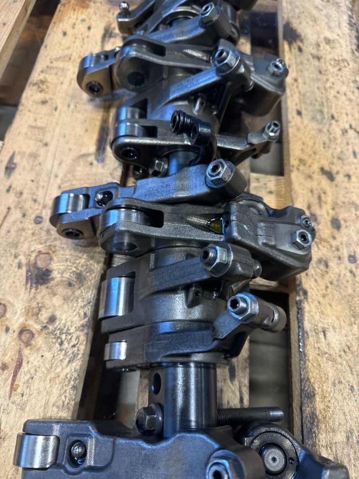 VOLVO ROLLER ASSY D16K - Engine and parts for Truck: picture 2 VOLVO ROLLER ASSY D16K - Engine and parts for Truck: picture 2