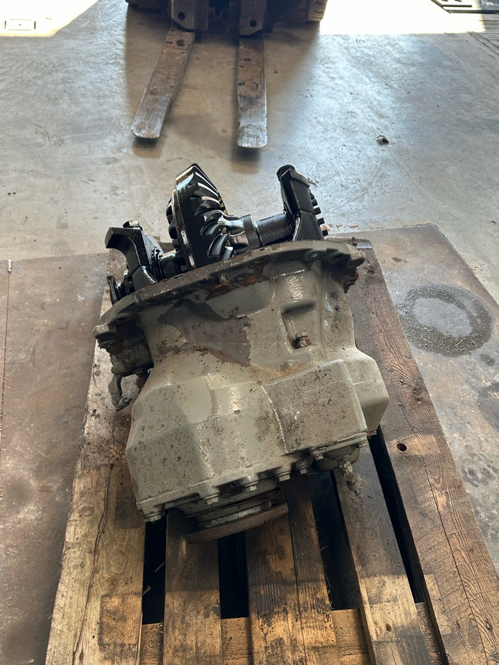 VOLVO RTS2370A - 2.83 - Differential gear for Truck: picture 1 VOLVO RTS2370A - 2.83 - Differential gear for Truck: picture 1