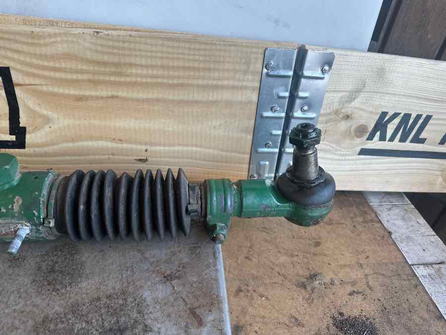 VOLVO STEERING CYLINDER 20741059 - Steering for Truck: picture 2 VOLVO STEERING CYLINDER 20741059 - Steering for Truck: picture 2
