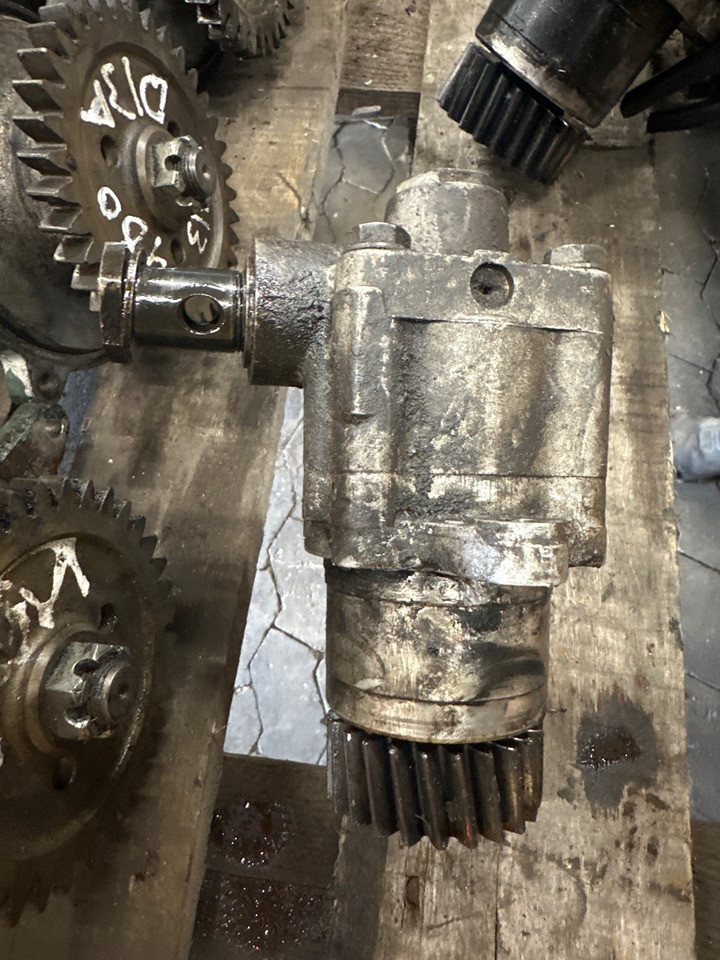 VOLVO STEERING PUMP 2108156 - Steering for Truck: picture 2 VOLVO STEERING PUMP 2108156 - Steering for Truck: picture 2