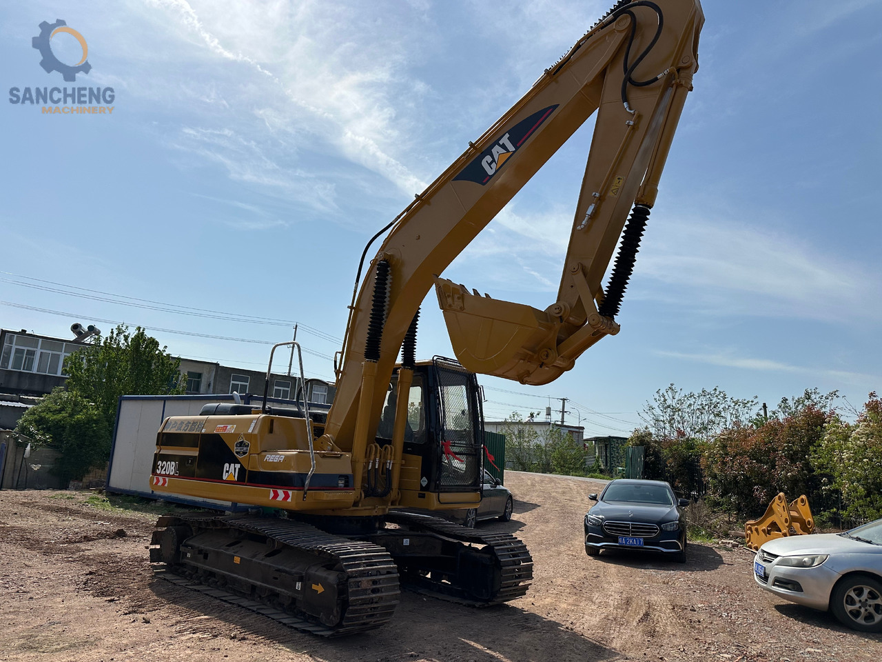 Crawler excavator CATERPILLAR 320BL: picture 7