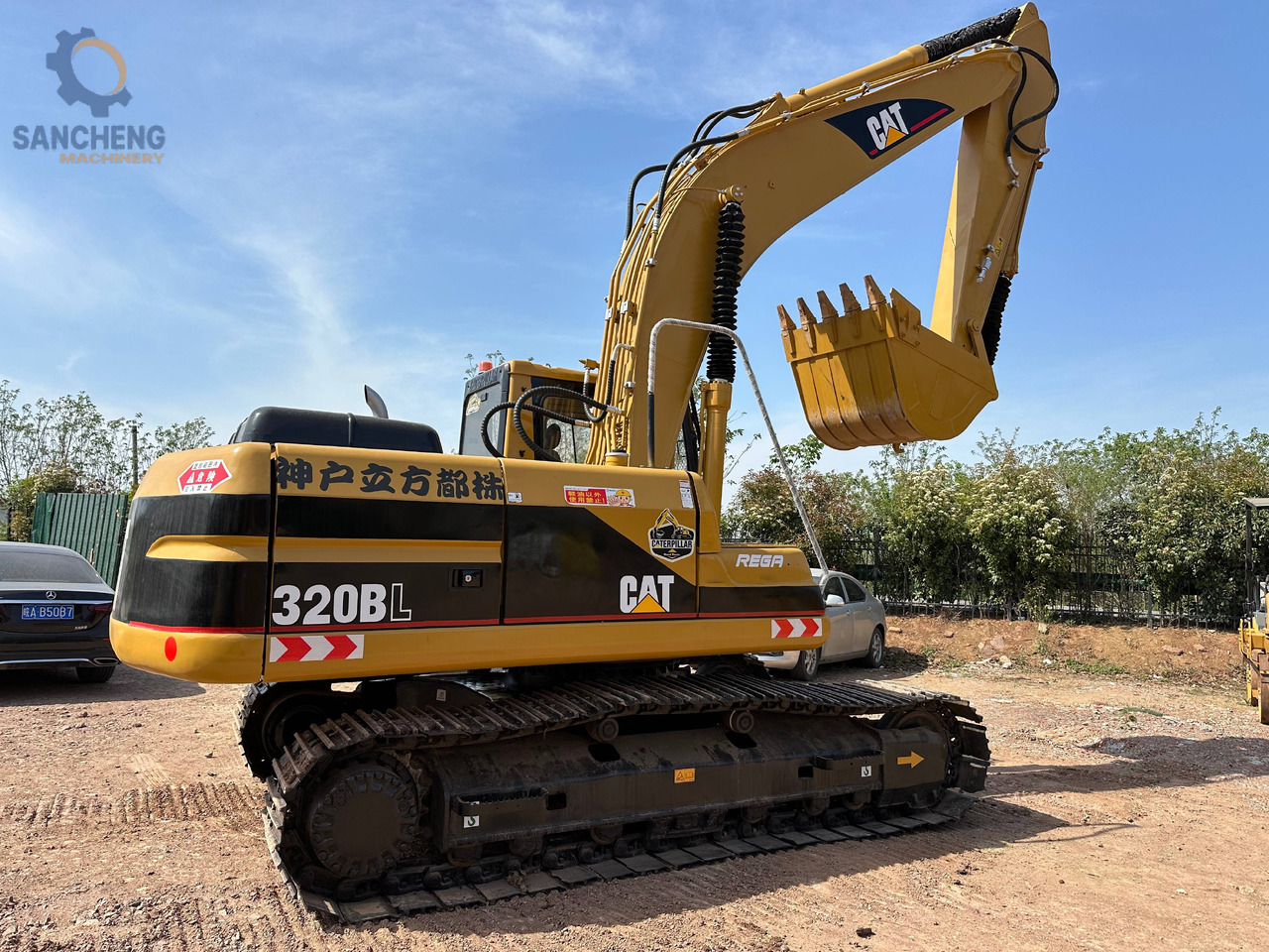 Crawler excavator CATERPILLAR 320BL: picture 6