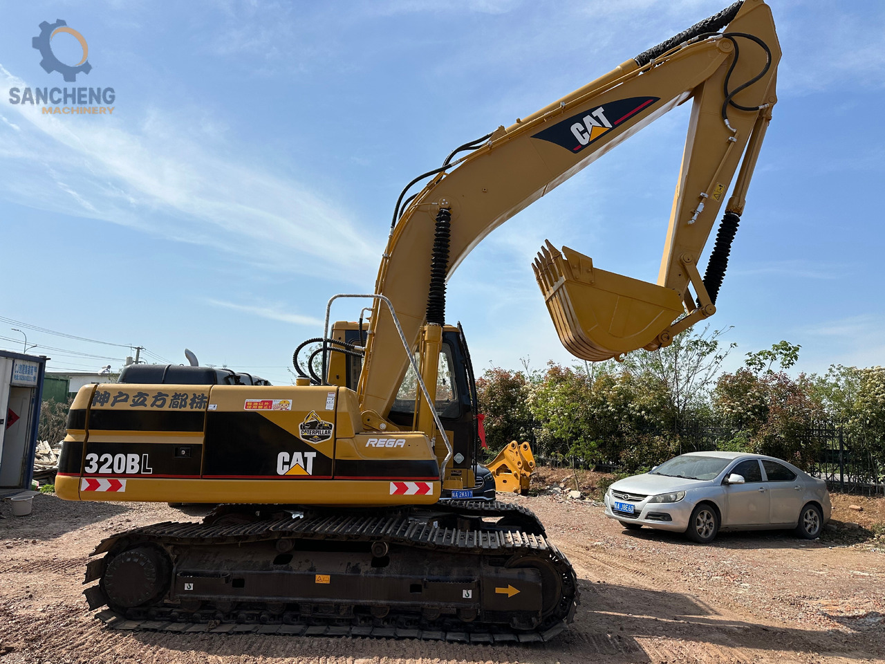 Crawler excavator CATERPILLAR 320BL: picture 10
