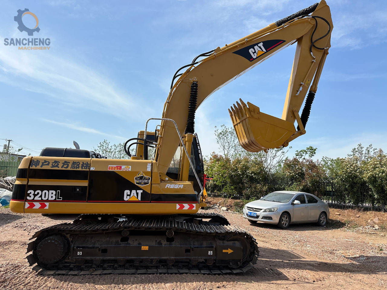 Crawler excavator CATERPILLAR 320BL: picture 9
