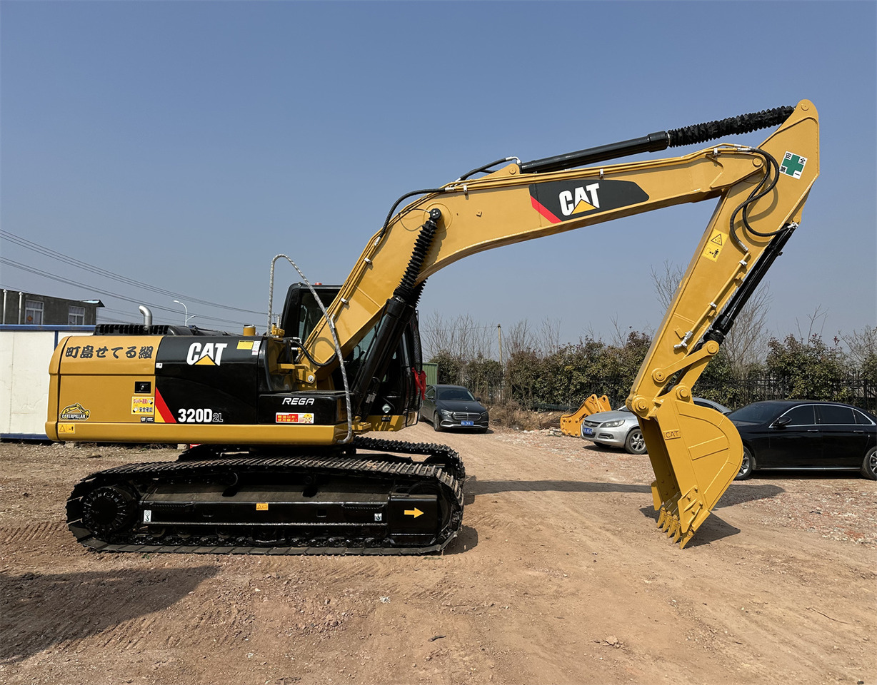 CATERPILLAR 320D2L - Crawler excavator: picture 2 CATERPILLAR 320D2L - Crawler excavator: picture 2