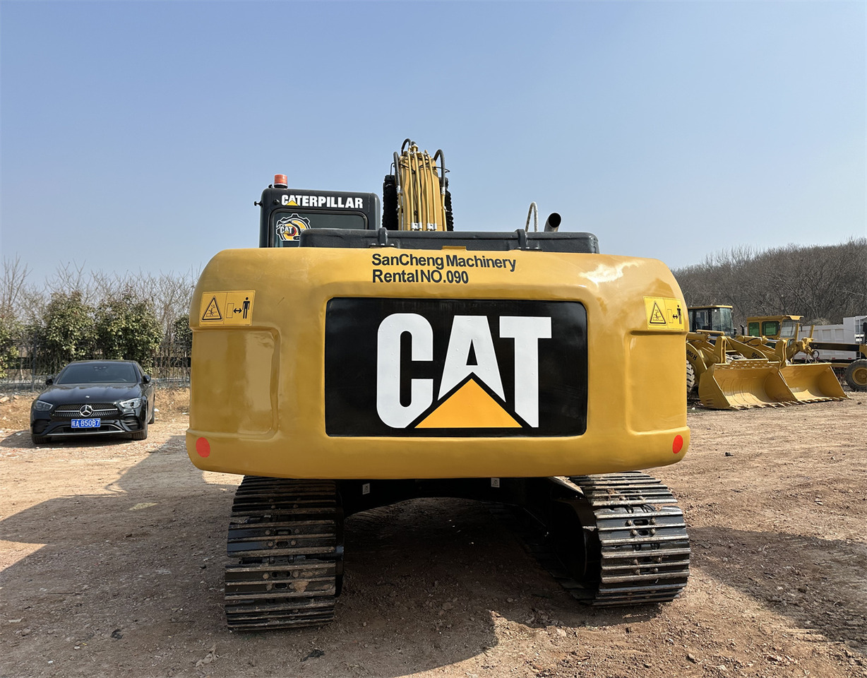 Crawler excavator CATERPILLAR 320D2L: picture 6