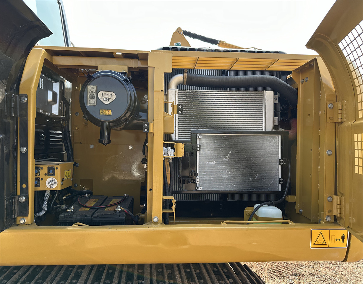 Crawler excavator CATERPILLAR 320D2L: picture 8