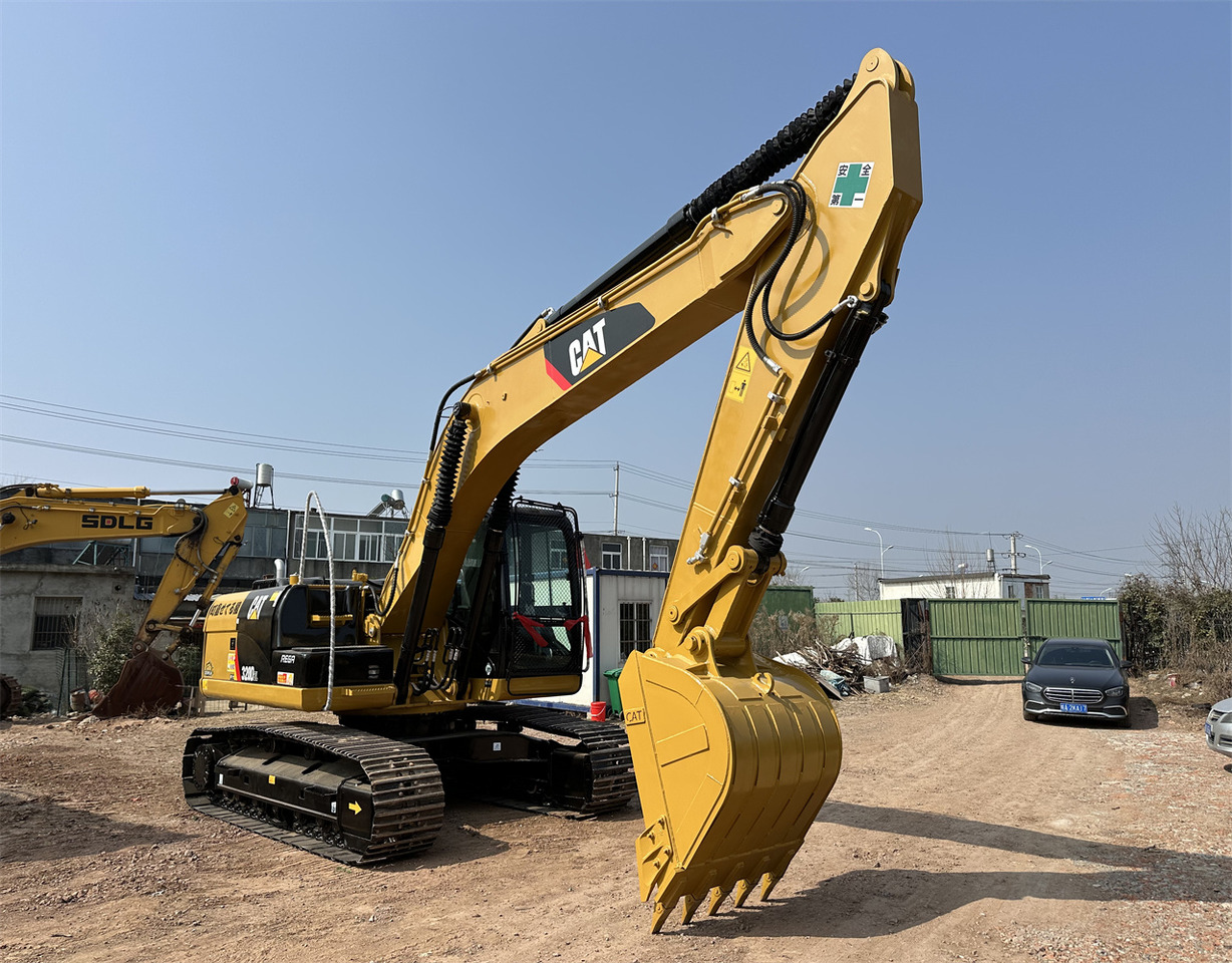 CATERPILLAR 320D2L - Crawler excavator: picture 3 CATERPILLAR 320D2L - Crawler excavator: picture 3