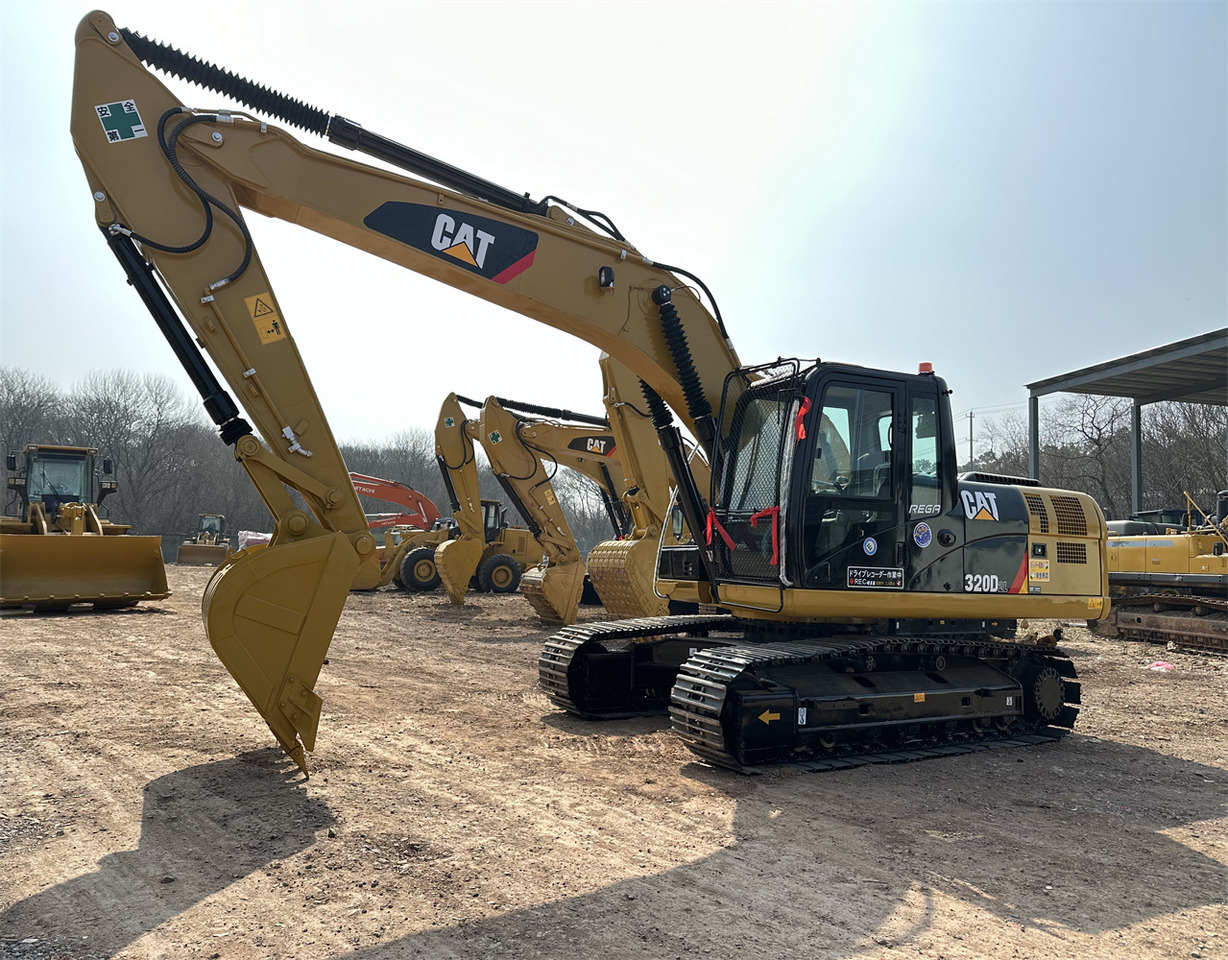 CATERPILLAR 320D2L - Crawler excavator: picture 3 CATERPILLAR 320D2L - Crawler excavator: picture 3