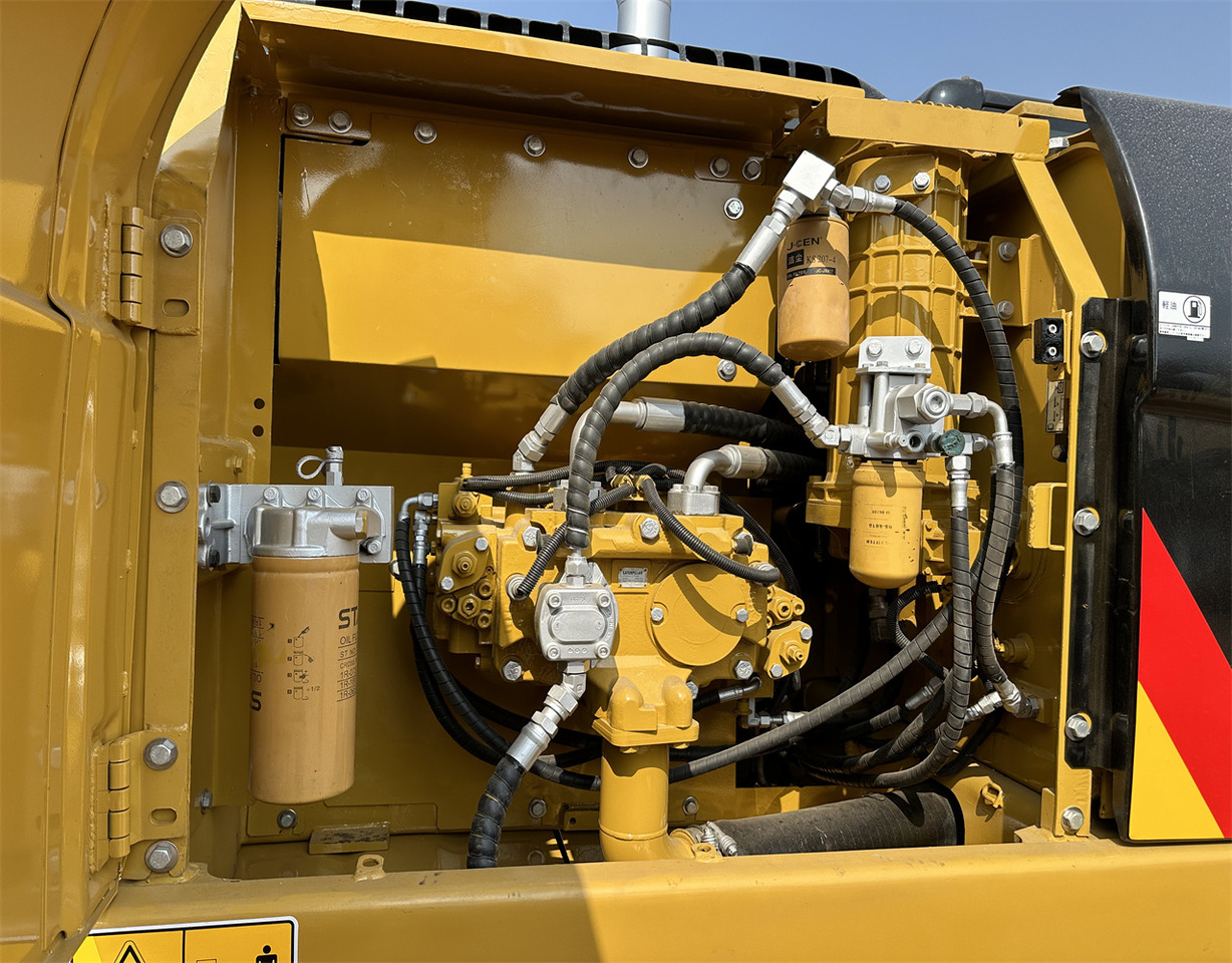 Crawler excavator CATERPILLAR 320D2L: picture 9